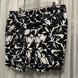 Mario Serrani Black and White Patterned Women's Bermudas